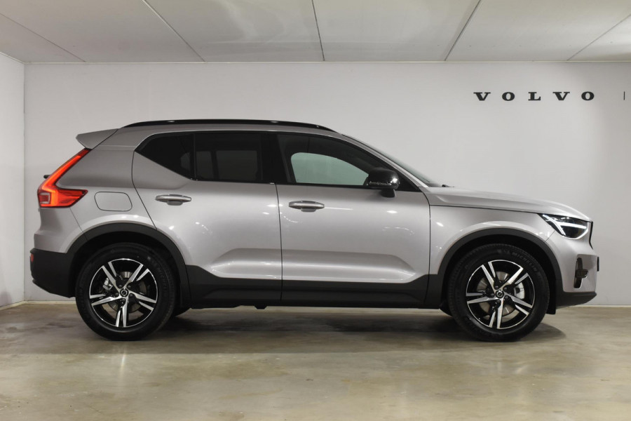 Volvo XC40 B4 211PK Automaat Plus Dark / Adaptive Cruise control / Extra getint glas / Harman Kardon / Elektrisch verstelbare stoelen met geheugen / Stoel- en stuurverwarming / Trekhaak