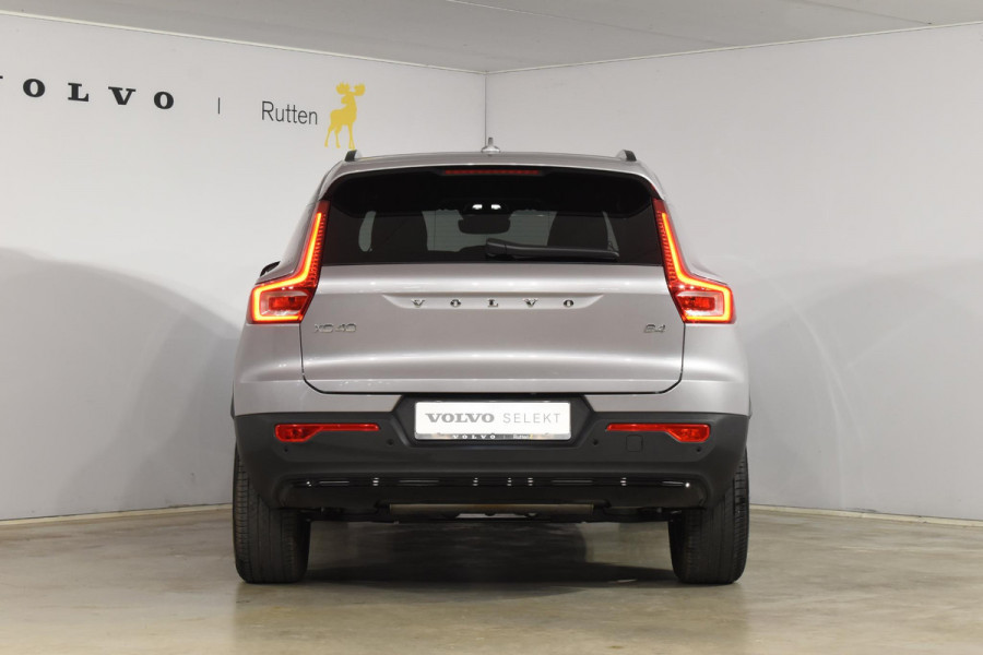 Volvo XC40 B4 211PK Automaat Plus Dark / Adaptive Cruise control / Extra getint glas / Harman Kardon / Elektrisch verstelbare stoelen met geheugen / Stoel- en stuurverwarming / Trekhaak