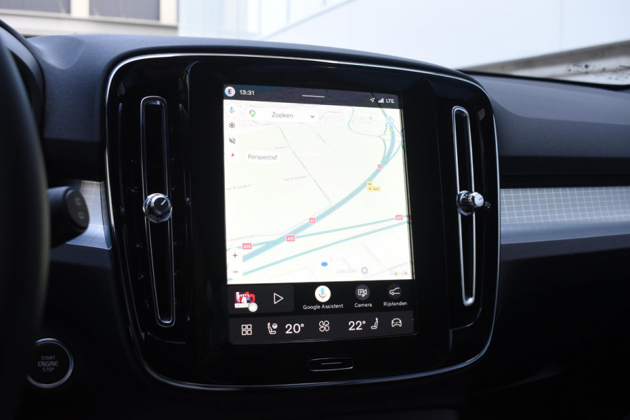 Volvo XC40 B4 211PK Automaat Plus Dark / Adaptive Cruise control / Extra getint glas / Harman Kardon / Elektrisch verstelbare stoelen met geheugen / Stoel- en stuurverwarming / Trekhaak
