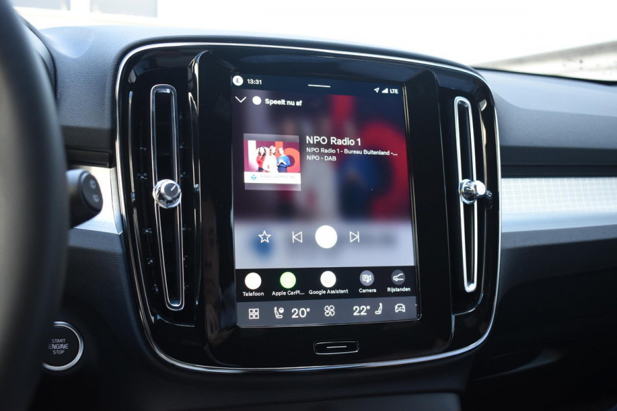 Volvo XC40 B4 211PK Automaat Plus Dark / Adaptive Cruise control / Extra getint glas / Harman Kardon / Elektrisch verstelbare stoelen met geheugen / Stoel- en stuurverwarming / Trekhaak