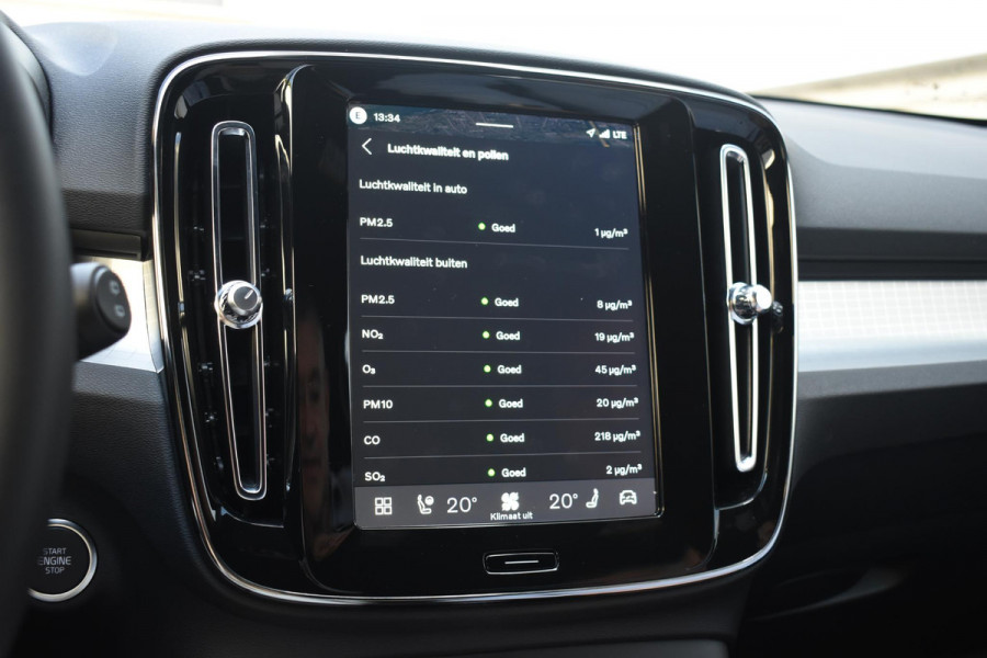 Volvo XC40 B4 211PK Automaat Plus Dark / Adaptive Cruise control / Extra getint glas / Harman Kardon / Elektrisch verstelbare stoelen met geheugen / Stoel- en stuurverwarming / Trekhaak