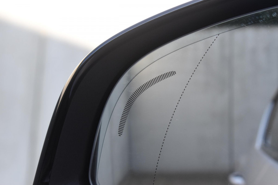 Volvo XC40 B4 211PK Automaat Plus Dark / Adaptive Cruise control / Extra getint glas / Harman Kardon / Elektrisch verstelbare stoelen met geheugen / Stoel- en stuurverwarming / Trekhaak