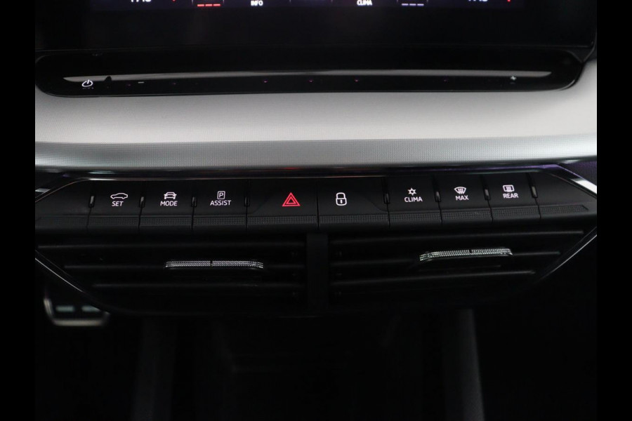 Škoda Octavia Combi1.5 e-TSI Sport Business | Stoelverwarming | Cruise control | Sfeerverlichting | Carplay | Navigatie | DAB | Park assist | Climate control | Trekhaak