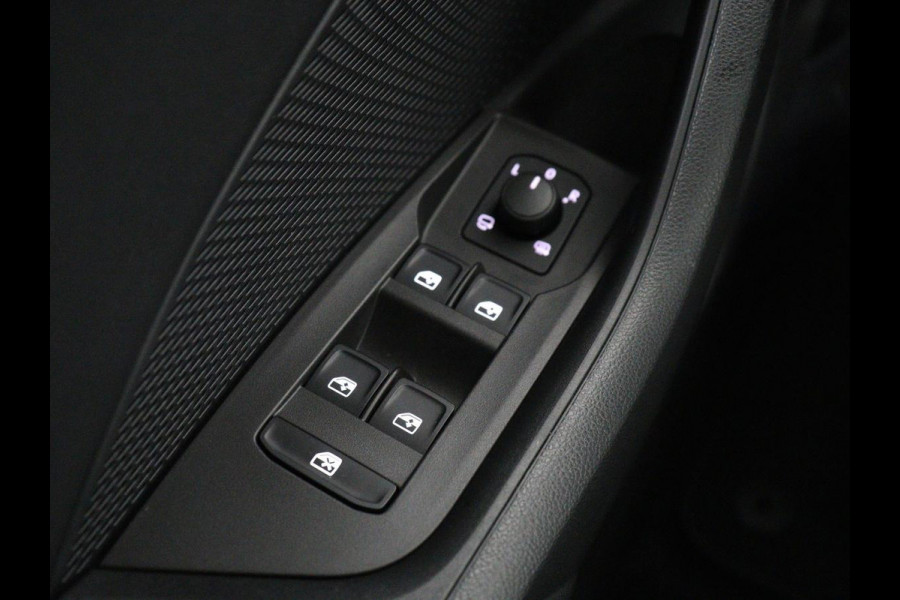 Škoda Octavia Combi1.5 e-TSI Sport Business | Stoelverwarming | Cruise control | Sfeerverlichting | Carplay | Navigatie | DAB | Park assist | Climate control | Trekhaak