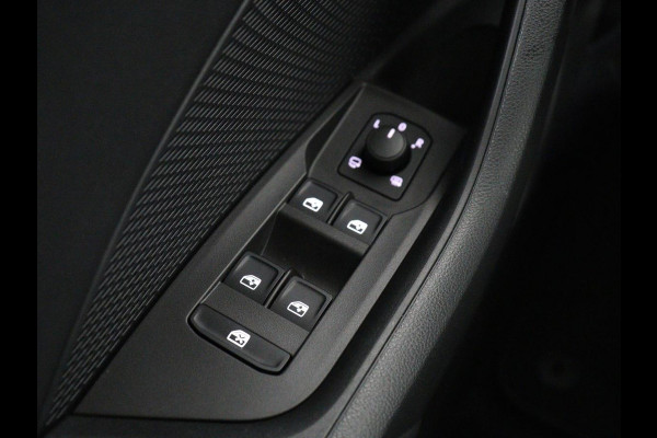 Škoda Octavia Combi1.5 e-TSI Sport Business | Stoelverwarming | Cruise control | Sfeerverlichting | Carplay | Navigatie | DAB | Park assist | Climate control | Trekhaak