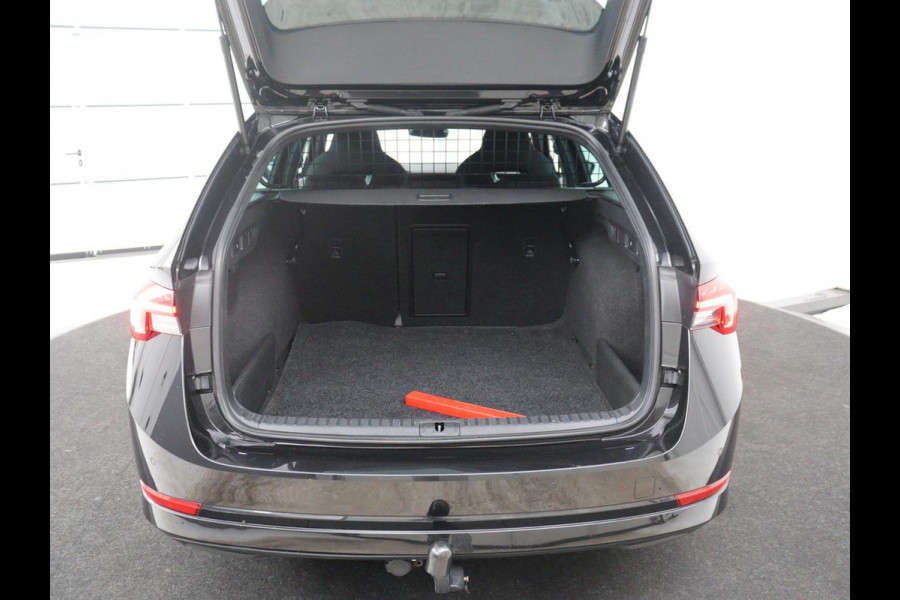 Škoda Octavia Combi1.5 e-TSI Sport Business | Stoelverwarming | Cruise control | Sfeerverlichting | Carplay | Navigatie | DAB | Park assist | Climate control | Trekhaak