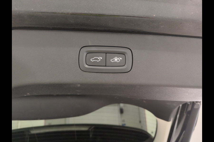 Lynk & Co 01 1.5 262pk Plug-in Adapt.Cruise Pano.dak Carplay Black Magic