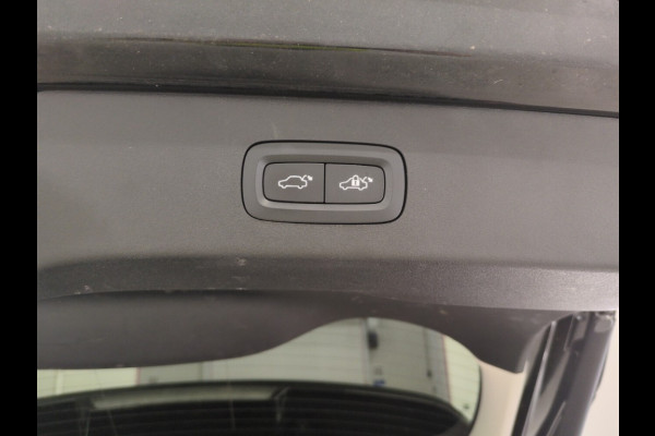 Lynk & Co 01 1.5 262pk Plug-in Adapt.Cruise Pano.dak Carplay Black Magic