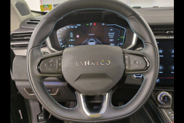 Lynk & Co 01 1.5 262pk Plug-in Adapt.Cruise Pano.dak Carplay Black Magic