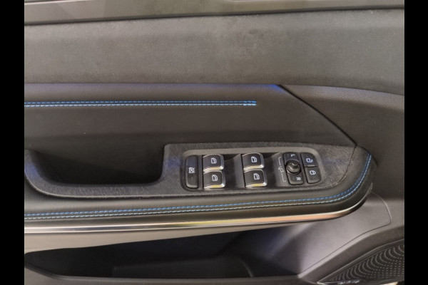 Lynk & Co 01 1.5 262pk Plug-in Adapt.Cruise Pano.dak Carplay Black Magic