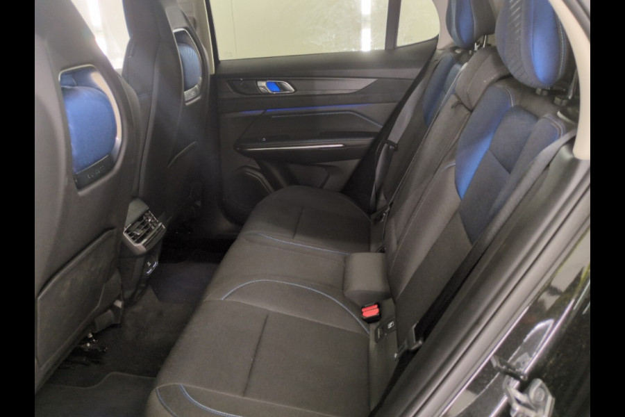 Lynk & Co 01 1.5 262pk Plug-in Adapt.Cruise Pano.dak Carplay Black Magic