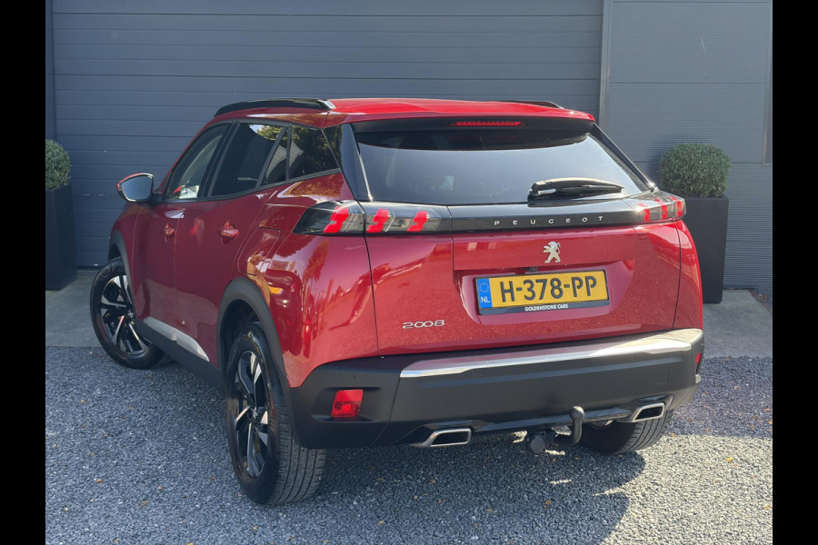 Peugeot 2008 1.2 PureTech Allure ✓Recent beurt gehad✓D-riem vv in 06-2025✓Camera°360✓Draadloze telefoonlader✓Carplay✓Keyless✓Automaat✓Trekhaak✓Halfleder✓Navi✓Clima✓Cruise✓131pk✓Lm velgen✓2e Eigenaar✓Pdc V+A✓Rijstrooksensor✓N.A.P✓Apk tot 04-2028