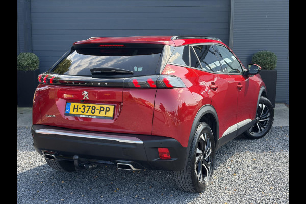 Peugeot 2008 1.2 PureTech Allure ✓Recent beurt gehad✓D-riem vv in 06-2025✓Camera°360✓Draadloze telefoonlader✓Carplay✓Keyless✓Automaat✓Trekhaak✓Halfleder✓Navi✓Clima✓Cruise✓131pk✓Lm velgen✓2e Eigenaar✓Pdc V+A✓Rijstrooksensor✓N.A.P✓Apk tot 04-2028