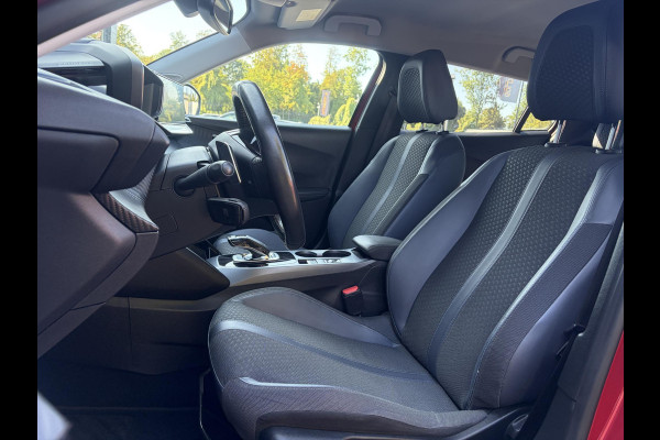 Peugeot 2008 1.2 PureTech Allure ✓Recent beurt gehad✓D-riem vv in 06-2025✓Camera°360✓Draadloze telefoonlader✓Carplay✓Keyless✓Automaat✓Trekhaak✓Halfleder✓Navi✓Clima✓Cruise✓131pk✓Lm velgen✓2e Eigenaar✓Pdc V+A✓Rijstrooksensor✓N.A.P✓Apk tot 04-2028