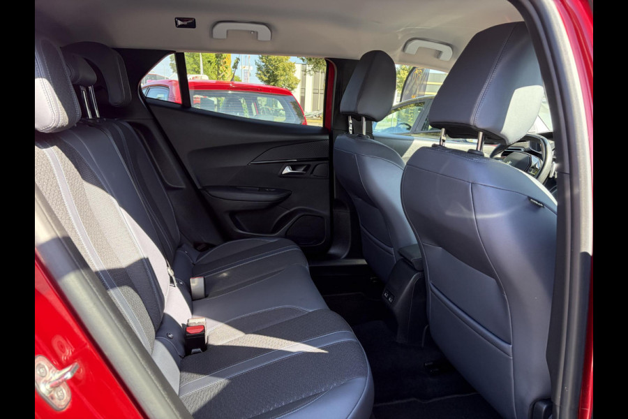 Peugeot 2008 1.2 PureTech Allure ✓Recent beurt gehad✓D-riem vv in 06-2025✓Camera°360✓Draadloze telefoonlader✓Carplay✓Keyless✓Automaat✓Trekhaak✓Halfleder✓Navi✓Clima✓Cruise✓131pk✓Lm velgen✓2e Eigenaar✓Pdc V+A✓Rijstrooksensor✓N.A.P✓Apk tot 04-2028