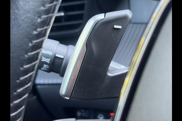 Peugeot 2008 1.2 PureTech Allure ✓Recent beurt gehad✓D-riem vv in 06-2025✓Camera°360✓Draadloze telefoonlader✓Carplay✓Keyless✓Automaat✓Trekhaak✓Halfleder✓Navi✓Clima✓Cruise✓131pk✓Lm velgen✓2e Eigenaar✓Pdc V+A✓Rijstrooksensor✓N.A.P✓Apk tot 04-2028