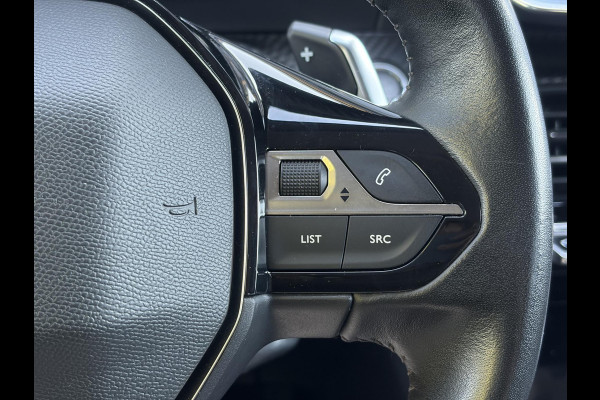 Peugeot 2008 1.2 PureTech Allure ✓Recent beurt gehad✓D-riem vv in 06-2025✓Camera°360✓Draadloze telefoonlader✓Carplay✓Keyless✓Automaat✓Trekhaak✓Halfleder✓Navi✓Clima✓Cruise✓131pk✓Lm velgen✓2e Eigenaar✓Pdc V+A✓Rijstrooksensor✓N.A.P✓Apk tot 04-2028