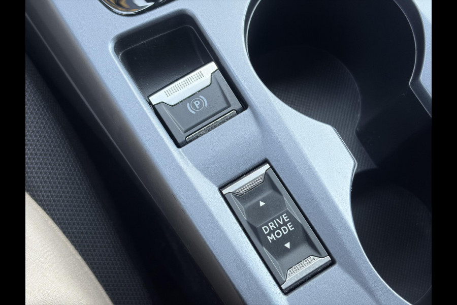 Peugeot 2008 1.2 PureTech Allure ✓Recent beurt gehad✓D-riem vv in 06-2025✓Camera°360✓Draadloze telefoonlader✓Carplay✓Keyless✓Automaat✓Trekhaak✓Halfleder✓Navi✓Clima✓Cruise✓131pk✓Lm velgen✓2e Eigenaar✓Pdc V+A✓Rijstrooksensor✓N.A.P✓Apk tot 04-2028