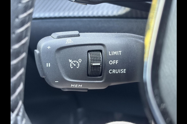 Peugeot 2008 1.2 PureTech Allure ✓Recent beurt gehad✓D-riem vv in 06-2025✓Camera°360✓Draadloze telefoonlader✓Carplay✓Keyless✓Automaat✓Trekhaak✓Halfleder✓Navi✓Clima✓Cruise✓131pk✓Lm velgen✓2e Eigenaar✓Pdc V+A✓Rijstrooksensor✓N.A.P✓Apk tot 04-2028