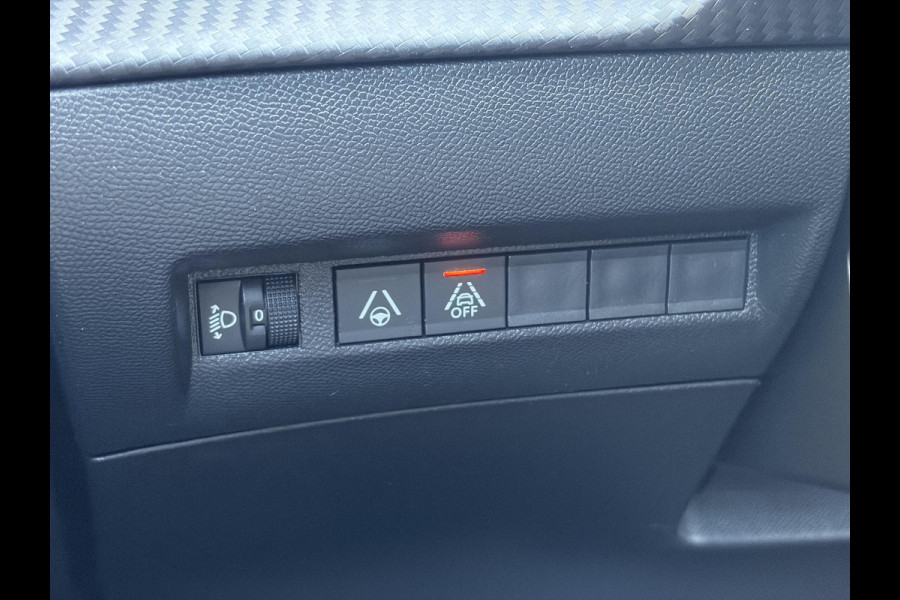 Peugeot 2008 1.2 PureTech Allure ✓Recent beurt gehad✓D-riem vv in 06-2025✓Camera°360✓Draadloze telefoonlader✓Carplay✓Keyless✓Automaat✓Trekhaak✓Halfleder✓Navi✓Clima✓Cruise✓131pk✓Lm velgen✓2e Eigenaar✓Pdc V+A✓Rijstrooksensor✓N.A.P✓Apk tot 04-2028