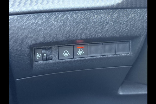 Peugeot 2008 1.2 PureTech Allure ✓Recent beurt gehad✓D-riem vv in 06-2025✓Camera°360✓Draadloze telefoonlader✓Carplay✓Keyless✓Automaat✓Trekhaak✓Halfleder✓Navi✓Clima✓Cruise✓131pk✓Lm velgen✓2e Eigenaar✓Pdc V+A✓Rijstrooksensor✓N.A.P✓Apk tot 04-2028