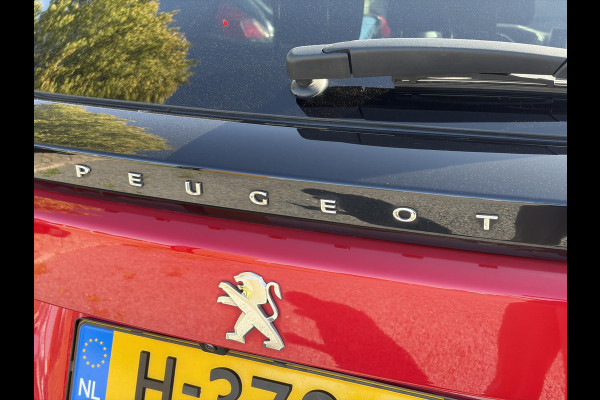Peugeot 2008 1.2 PureTech Allure ✓Recent beurt gehad✓D-riem vv in 06-2025✓Camera°360✓Draadloze telefoonlader✓Carplay✓Keyless✓Automaat✓Trekhaak✓Halfleder✓Navi✓Clima✓Cruise✓131pk✓Lm velgen✓2e Eigenaar✓Pdc V+A✓Rijstrooksensor✓N.A.P✓Apk tot 04-2028