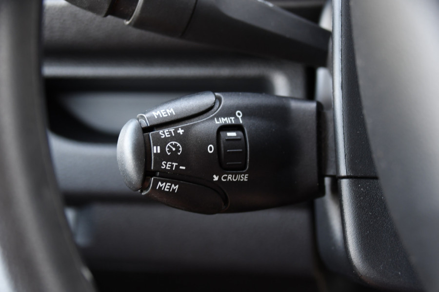 Peugeot Expert 2.0 BlueHDI 145 L3 PB Edition Camera, Cruise, Carplay, 145pk, Trekhaak, Sensoren, Multimedia, Uniek!