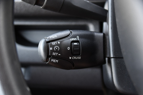 Peugeot Expert 2.0 BlueHDI 145 L3 PB Edition Camera, Cruise, Carplay, 145pk, Trekhaak, Sensoren, Multimedia, Uniek!