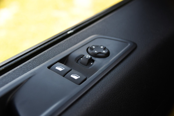 Peugeot Expert 2.0 BlueHDI 145 L3 PB Edition Camera, Cruise, Carplay, 145pk, Trekhaak, Sensoren, Multimedia, Uniek!