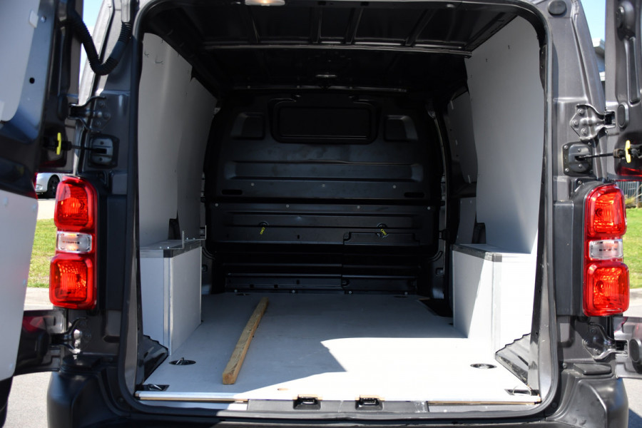 Peugeot Expert 2.0 BlueHDI 145 L3 PB Edition Camera, Cruise, Carplay, 145pk, Trekhaak, Sensoren, Multimedia, Uniek!