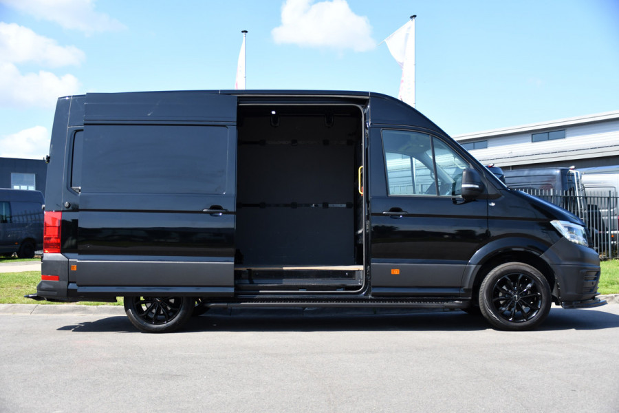 Volkswagen Crafter 35 2.0 TDI L3H3 RWD Black Edition Camera, Adaptieve Cruise, 3500kg Trekhaak, Automaat, LED, Geveerde stoel, 164pk, Massage stoel, Uniek!