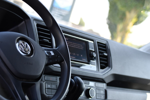 Volkswagen Crafter 35 2.0 TDI L3H3 RWD Black Edition Camera, Adaptieve Cruise, 3500kg Trekhaak, Automaat, LED, Geveerde stoel, 164pk, Massage stoel, Uniek!