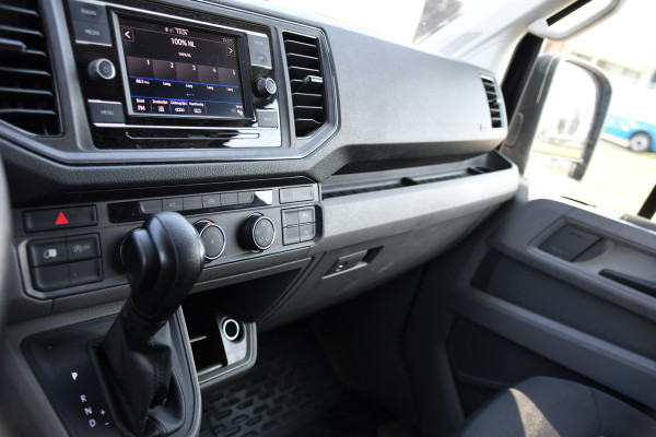 Volkswagen Crafter 35 2.0 TDI L3H3 RWD Black Edition Camera, Adaptieve Cruise, 3500kg Trekhaak, Automaat, LED, Geveerde stoel, 164pk, Massage stoel, Uniek!