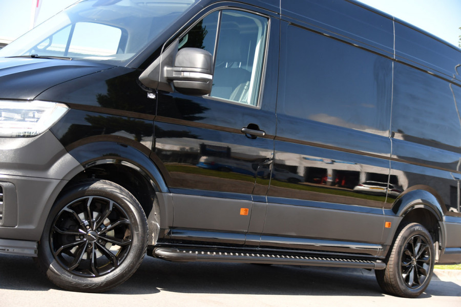 Volkswagen Crafter 35 2.0 TDI L3H3 RWD Black Edition Camera, Adaptieve Cruise, 3500kg Trekhaak, Automaat, LED, Geveerde stoel, 164pk, Massage stoel, Uniek!