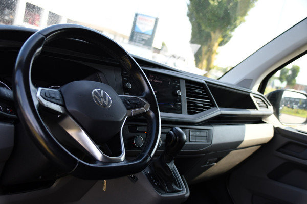 Volkswagen Transporter 2.0 TDI L1H1 30 Black Edition Camera, Cruise, Caprlay, 150pk, automaat, Multimedia, Trekhaak, Sensoren, Laadruimte betimmering, Uniek!