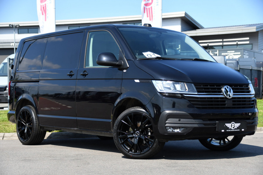 Volkswagen Transporter 2.0 TDI L1H1 30 Black Edition Camera, Cruise, Caprlay, 150pk, automaat, Multimedia, Trekhaak, Sensoren, Laadruimte betimmering, Uniek!