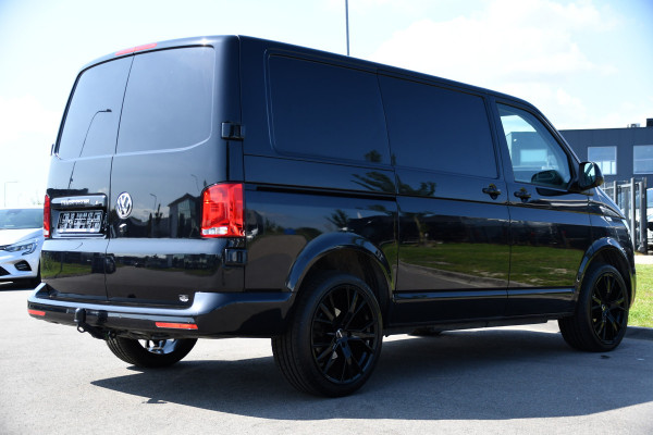 Volkswagen Transporter 2.0 TDI L1H1 30 Black Edition Camera, Cruise, Caprlay, 150pk, automaat, Multimedia, Trekhaak, Sensoren, Laadruimte betimmering, Uniek!