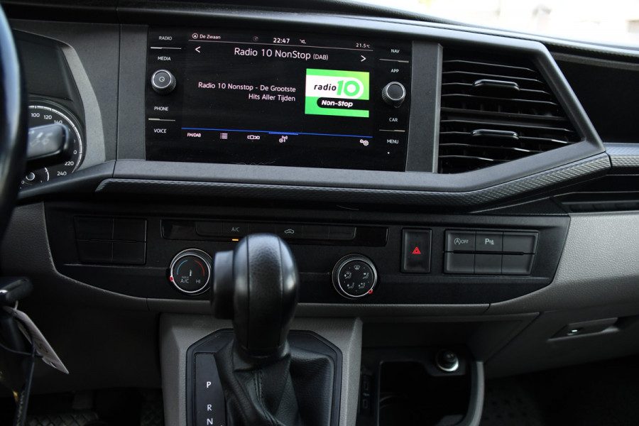 Volkswagen Transporter 2.0 TDI L1H1 30 Black Edition Camera, Cruise, Caprlay, 150pk, automaat, Multimedia, Trekhaak, Sensoren, Laadruimte betimmering, Uniek!
