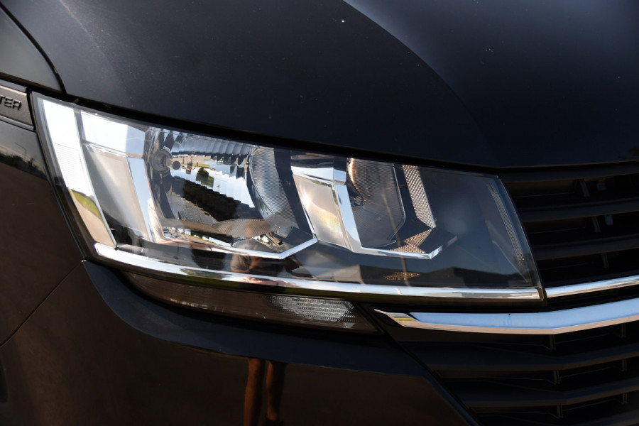 Volkswagen Transporter 2.0 TDI L1H1 30 Black Edition Camera, Cruise, Caprlay, 150pk, automaat, Multimedia, Trekhaak, Sensoren, Laadruimte betimmering, Uniek!