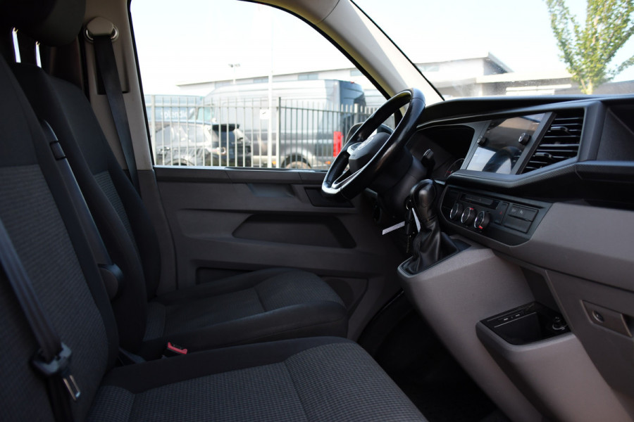 Volkswagen Transporter 2.0 TDI L1H1 30 Black Edition Camera, Cruise, Caprlay, 150pk, automaat, Multimedia, Trekhaak, Sensoren, Laadruimte betimmering, Uniek!
