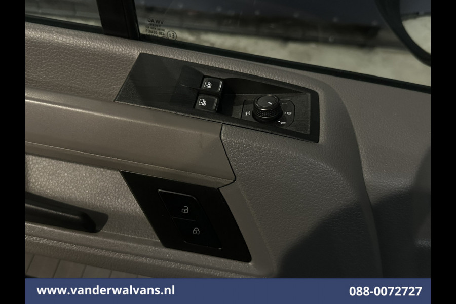 Volkswagen Crafter 2.0 TDI 141pk L3H2 L2H1 Euro6 Airco | Camera | Apple Carplay | Android Auto Parkeersensoren, Bijrijdersbank, 3000kg trekvermogen