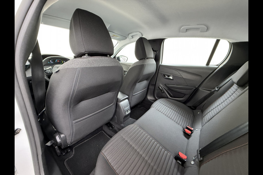 Peugeot e-208 EV 5Drs 50kWh All-Season Banden Navi Apple Carplay Android Auto Ecc Cruise Control Active SOH 87% Bluetooth Regen-Lichtsensor DAB Led Isofix 1e Eigenaar Origineel Nederlandse Auto