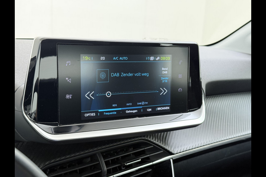 Peugeot e-208 EV 5Drs 50kWh All-Season Banden Navi Apple Carplay Android Auto Ecc Cruise Control Active SOH 87% Bluetooth Regen-Lichtsensor DAB Led Isofix 1e Eigenaar Origineel Nederlandse Auto