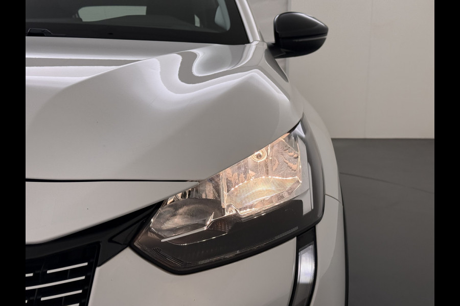 Peugeot e-208 EV 5Drs 50kWh All-Season Banden Navi Apple Carplay Android Auto Ecc Cruise Control Active SOH 87% Bluetooth Regen-Lichtsensor DAB Led Isofix 1e Eigenaar Origineel Nederlandse Auto