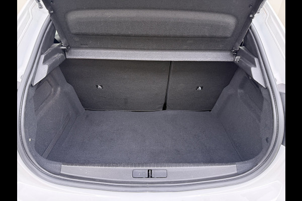 Peugeot e-208 EV 5Drs 50kWh All-Season Banden Navi Apple Carplay Android Auto Ecc Cruise Control Active SOH 87% Bluetooth Regen-Lichtsensor DAB Led Isofix 1e Eigenaar Origineel Nederlandse Auto