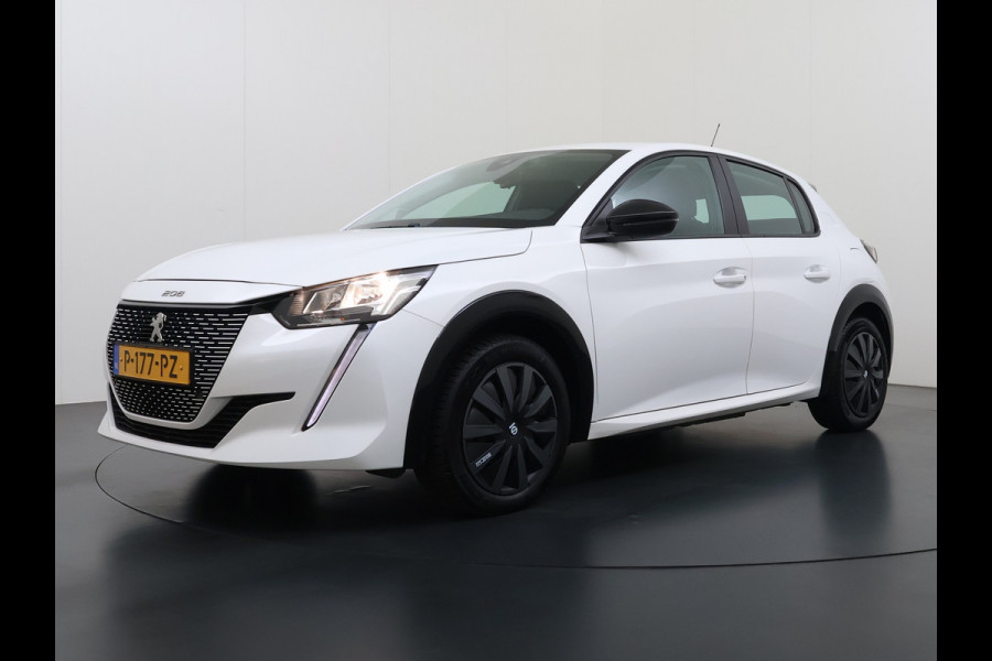 Peugeot e-208 EV 5Drs 50kWh All-Season Banden Navi Apple Carplay Android Auto Ecc Cruise Control Active SOH 87% Bluetooth Regen-Lichtsensor DAB Led Isofix 1e Eigenaar Origineel Nederlandse Auto
