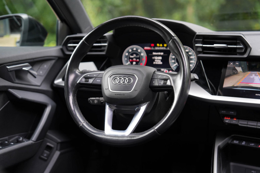 Audi A3 Sportback 45 TFSI e S edition | Panorama | Matrix | Keyles