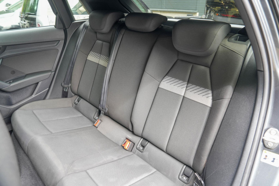 Audi A3 Sportback 45 TFSI e S edition | Panorama | Matrix | Keyles
