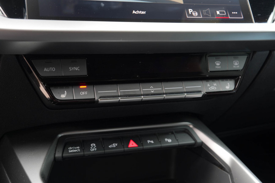 Audi A3 Sportback 45 TFSI e S edition | Panorama | Matrix | Keyles