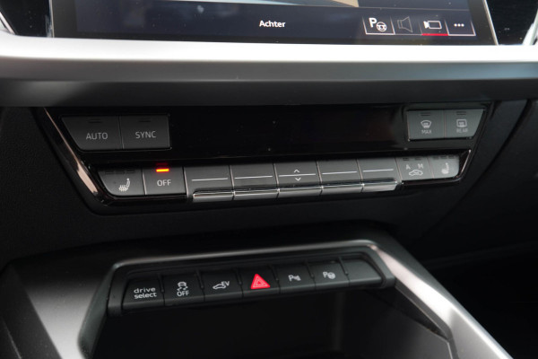 Audi A3 Sportback 45 TFSI e S edition | Panorama | Matrix | Keyles